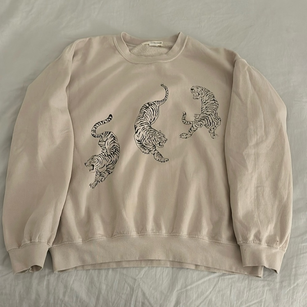 urban outfitters cream tiger crewneck size S/M